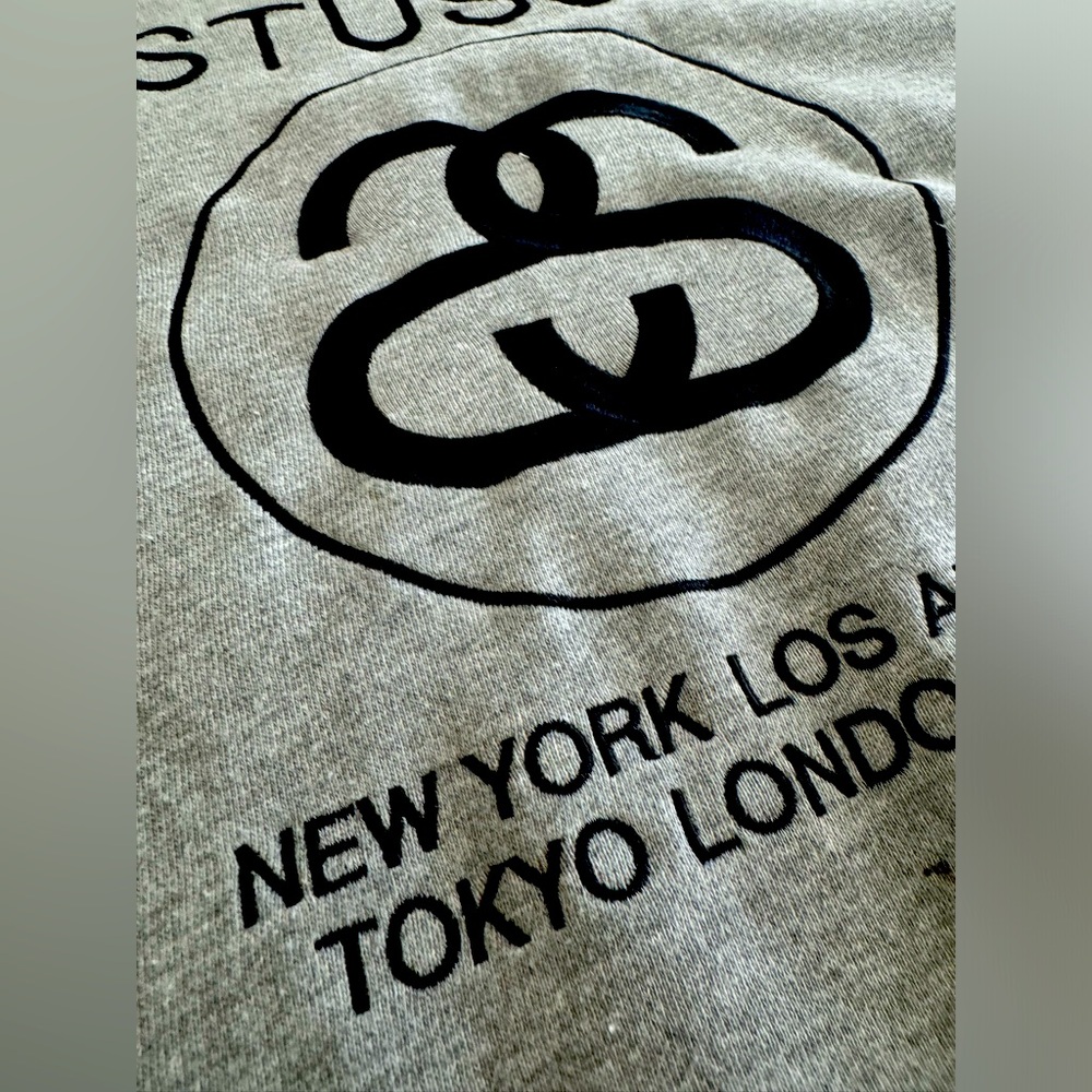 Stüssy SS New York London Los Angeles Tokyo Paris grey and black crewneck XL